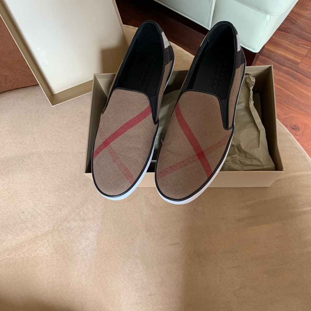 Women Burberry Sneakers